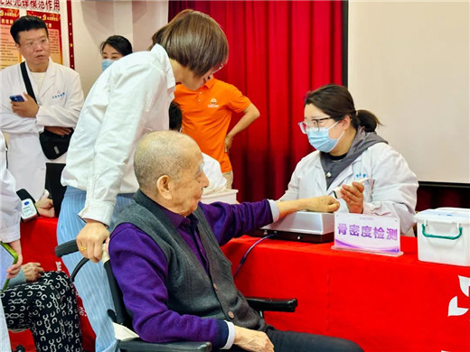 长春骨伤医院公益活动01.jpg 长春骨伤医院公益活动01.jpg