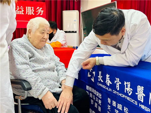 长春骨伤医院公益活动08.jpg 长春骨伤医院公益活动08.jpg